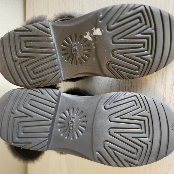 UGG Gray Winter Boots with Suede Finish - Picture 7 of 8